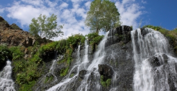 File:Shaki Waterfall, Armenia - Շաքիի ջրվեժ, Հայաստան.jpg - Wikimedia Commons